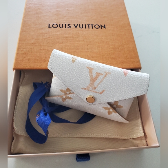 Louis Vuitton Small Kirigami - Picture 2 of 7